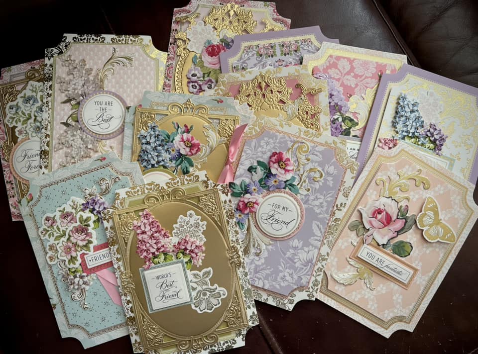 A bunch of cards with flowers on them.